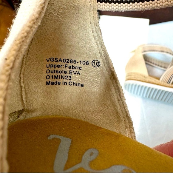 Very G striped cream color elastic strap cushioned sandals size 10 - Picture 7 of 9